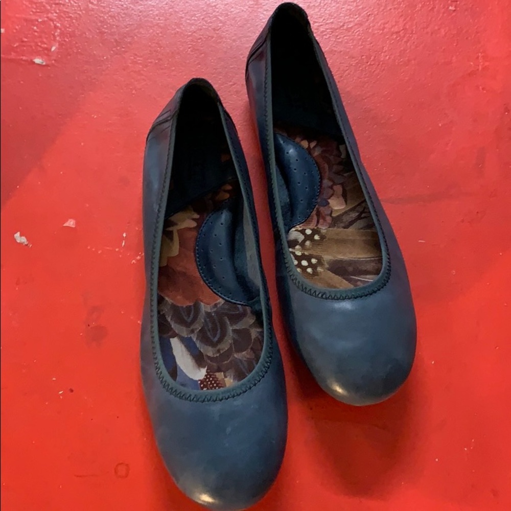 Blue Born leather slip one